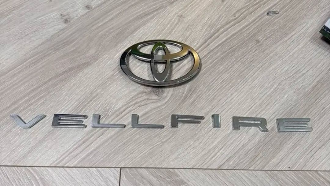 Significant price reduction Genuine new Toyota VELLFIRE emblem new car removal