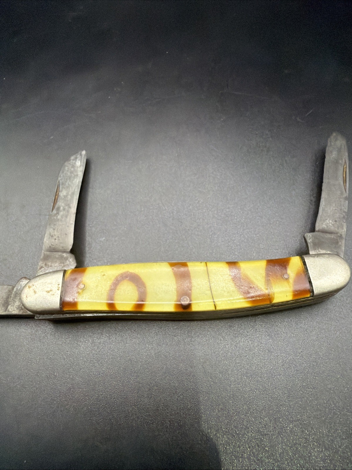 Vintage Camillus 65 Stockman Pocket Knife 3 Blade Yellow Maize Swirl 1940’s