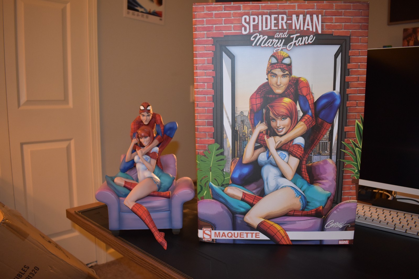 Sideshow:  Spider-Man  & Mary Jane Maquette 12.5