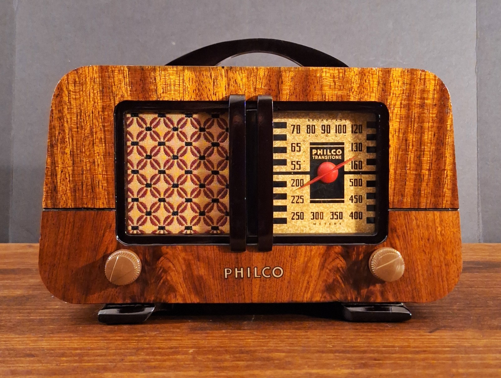 Old Antique Wood Philco Vintage Tube Radio Converted to Retro Bluetooth Speaker