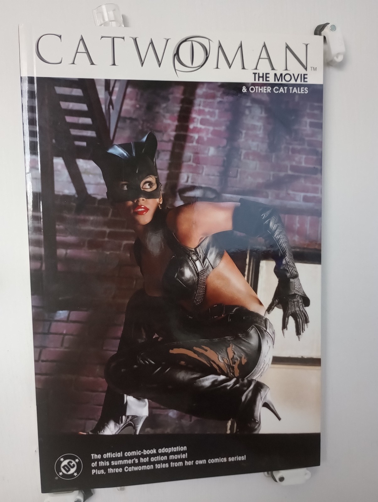 CATWOMAN The Movie & Other Cat Tales *2004* Official DC Comic Book, TPB +BONUS.
