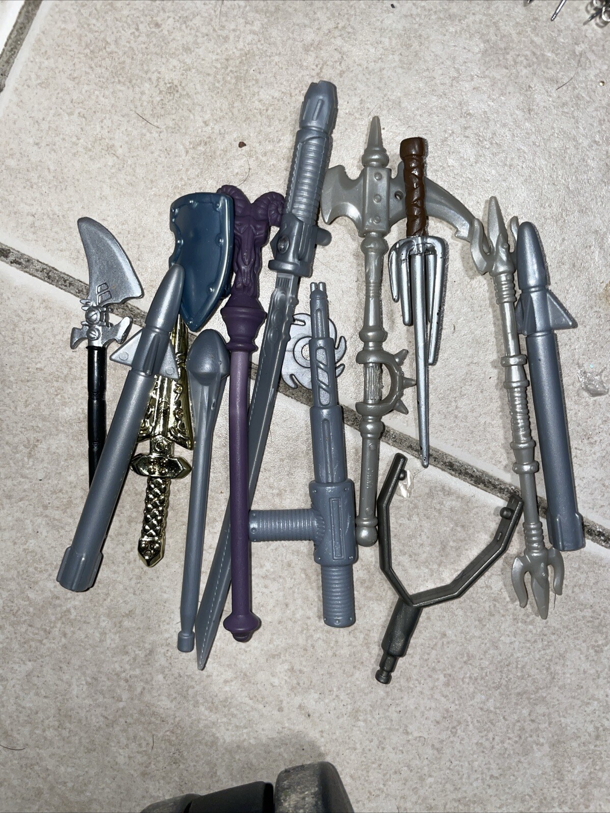 Mixed Lot Figures Weapon Accessories