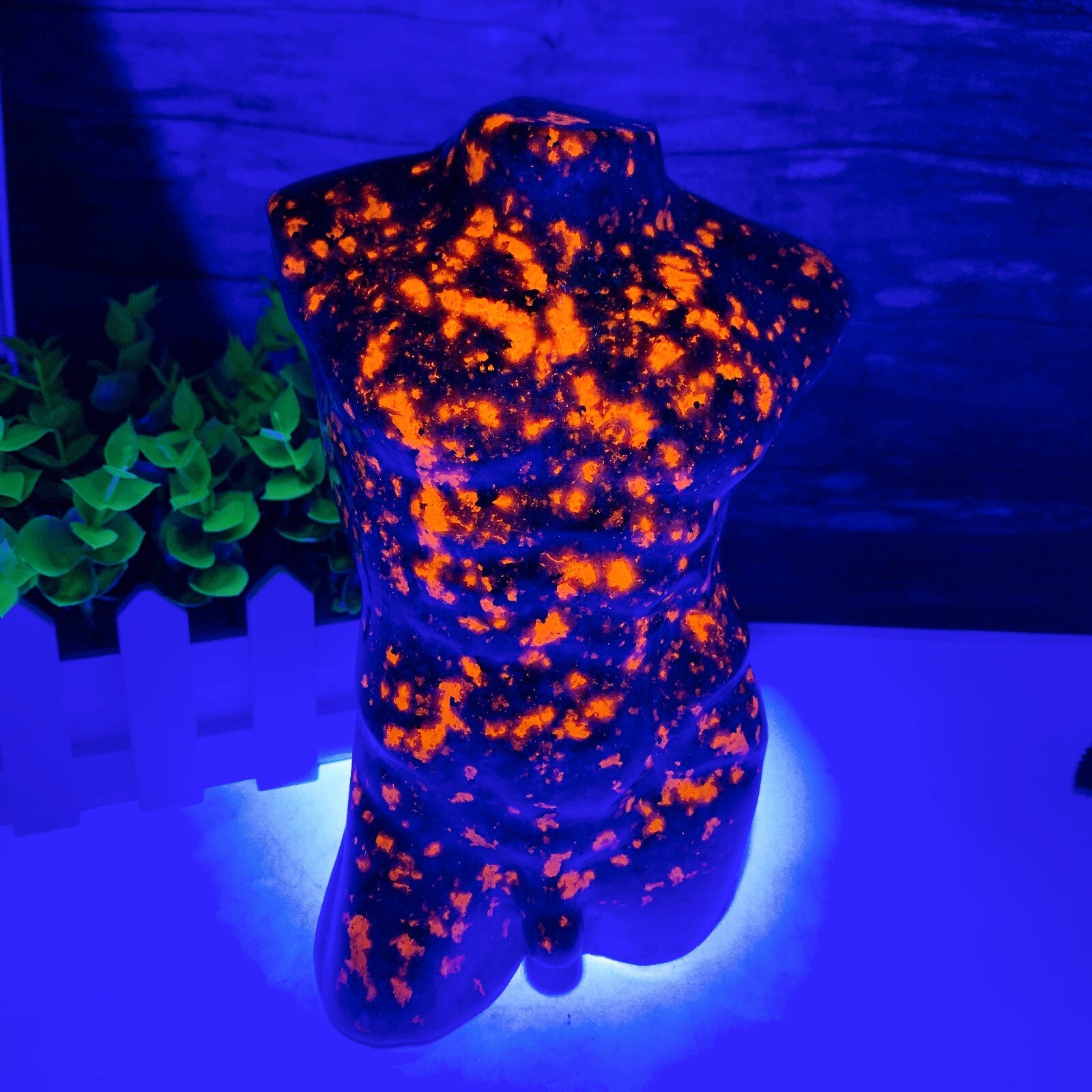 1pc  Natural crystal man body Yooperlite model carving Home decoration