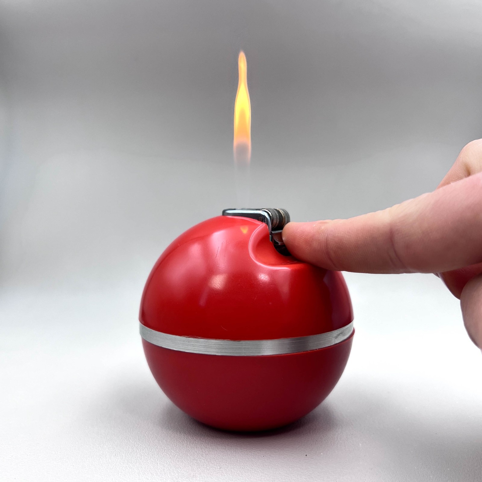 VERY RARE USSR Soviet VATRA-901 Atomic Age Space Age Red Spherical Lighter