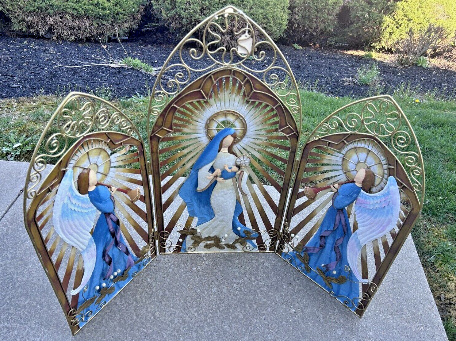 Painted Metal Nativity Triptych Pane–Madonna & Angels–35