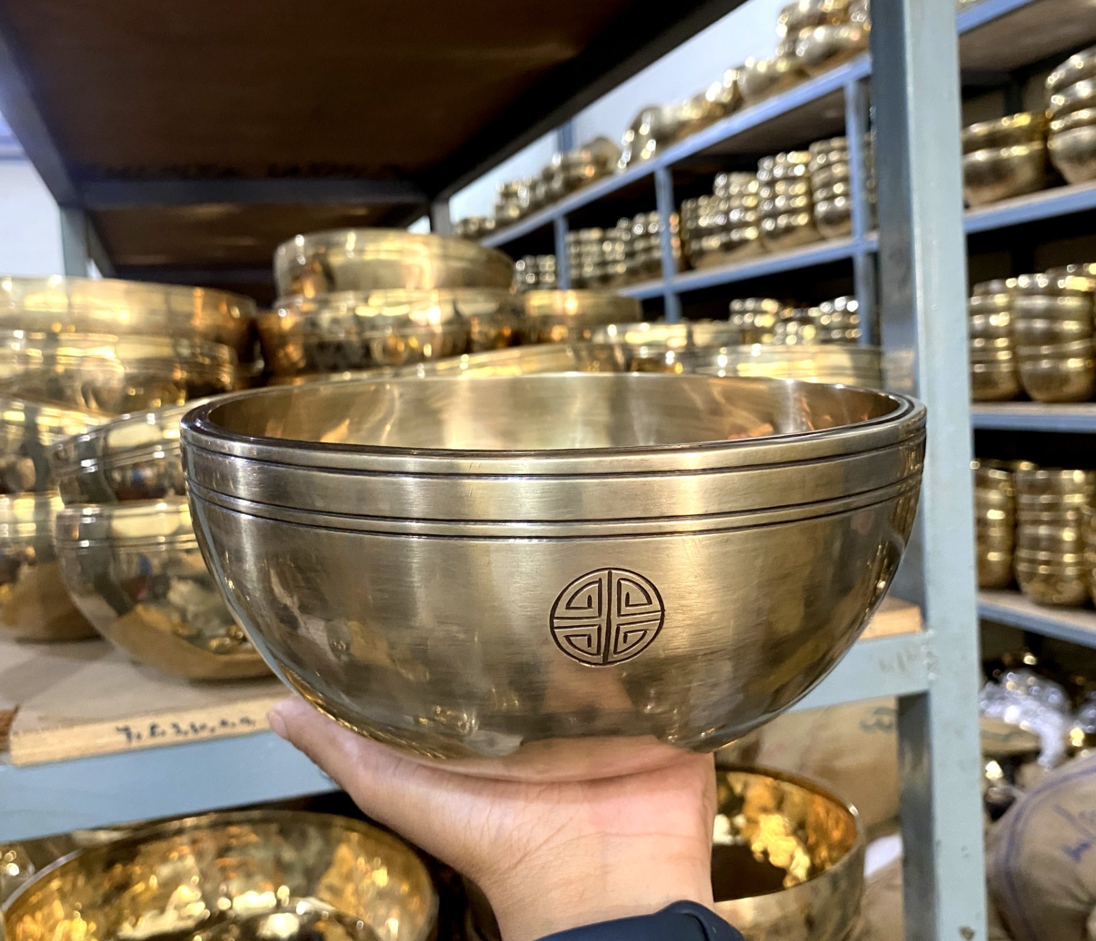 9 Inch Jhumkabati Full Moon Singing Bowl - Sound Therapy, Energy Healing, Chakra