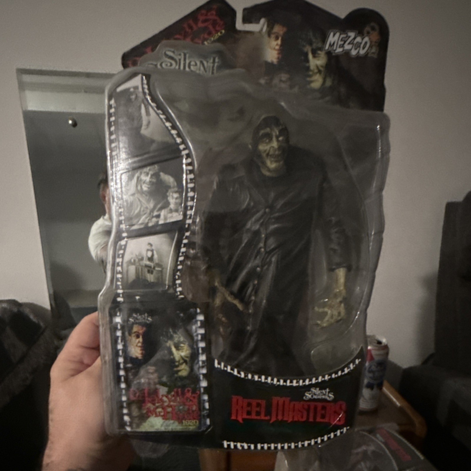 Mezco Silent Screamers Reel Masters Frankenstein Figure Eerie Laboratory Base