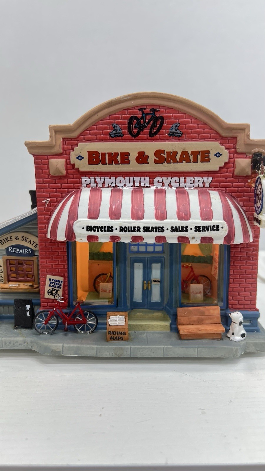 Lemax “Plymouth Cyclery” Plymouth Corners Collection 95811 Retired NEW RARE Read
