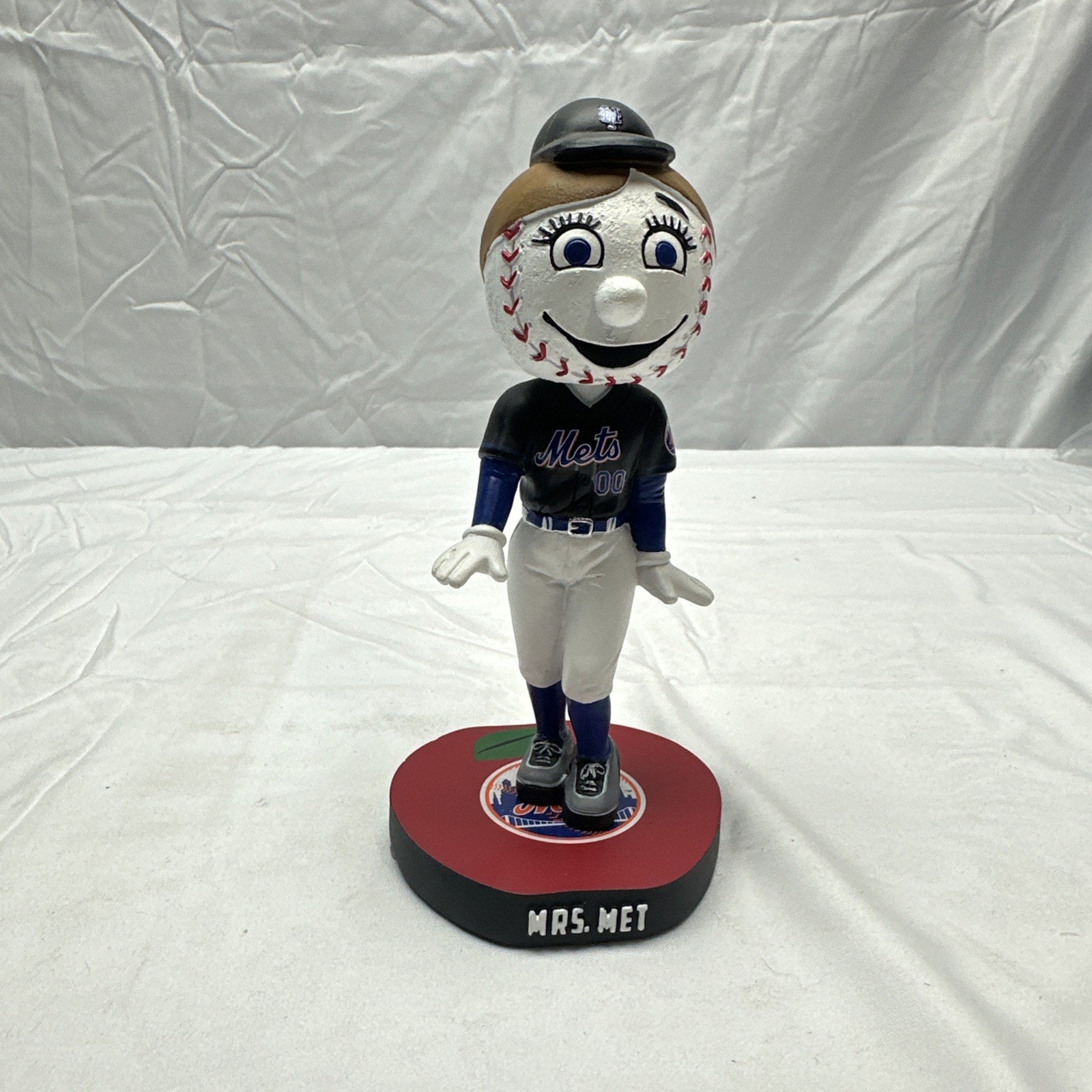 Mrs. Met New York “The Diamond”Limited Edition Handcrafted Collectible Foco 2022