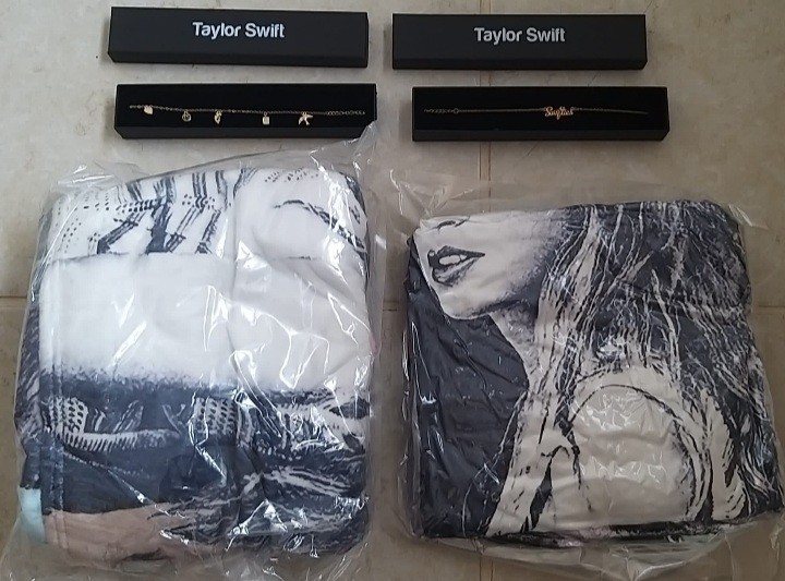 2X Taylor Swift Snuddie Snoddie Oversized Blanket Hoodie Fleece & 2X Bracelets 