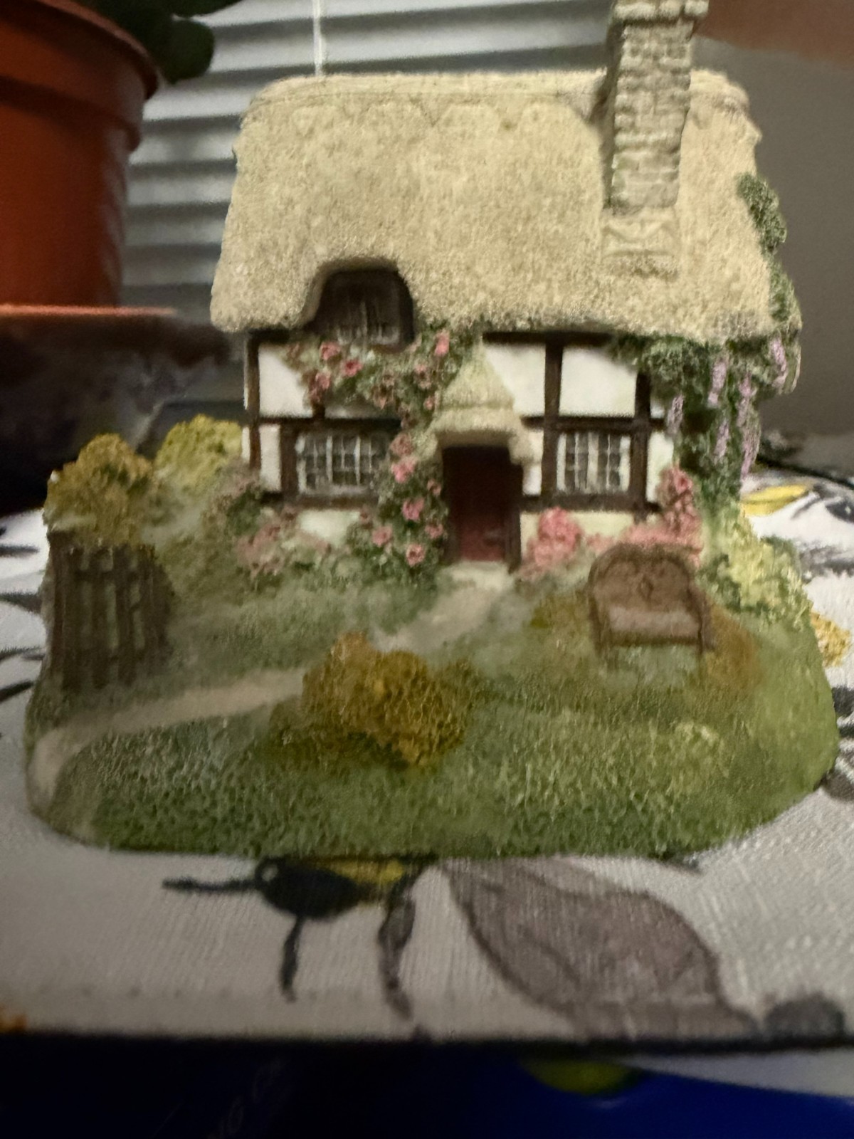 Vintage 1993 Hawthorne Rose Arbour Cottage Thatcher\'s Crossing Sculpture 