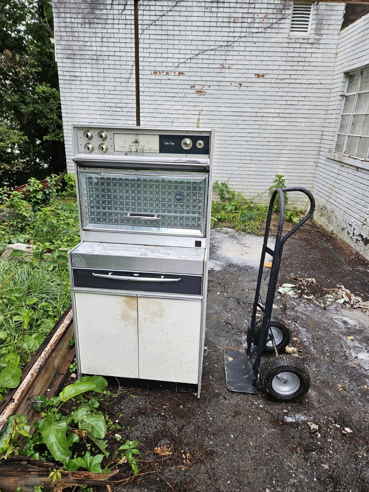 1950's Frigidaire  Flair Custom Range Should Work. Needs A Oven Element. As-is