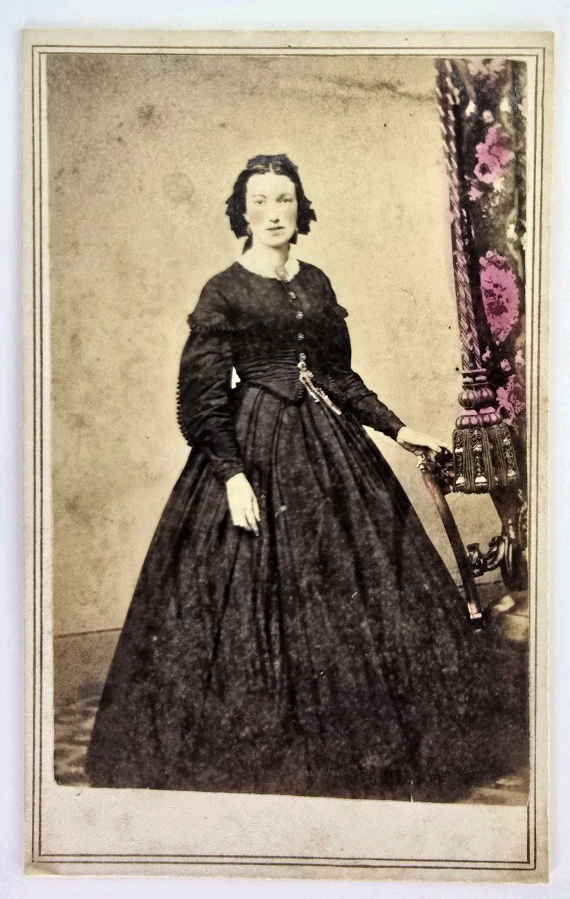 Antique CDV Photo Beautiful Victorian Woman Hand Tinted Fashion Gard Chicago IL