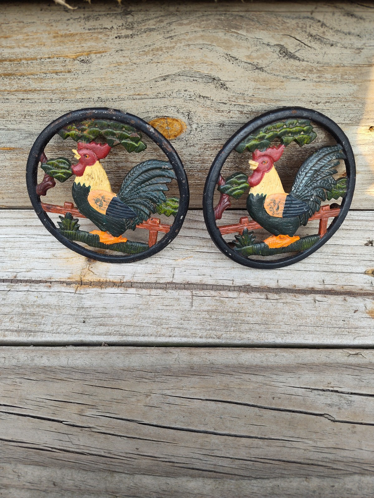 VTG 2 Home Styles Hermitage Pottery Cast Iron Metal Rooster Trivets