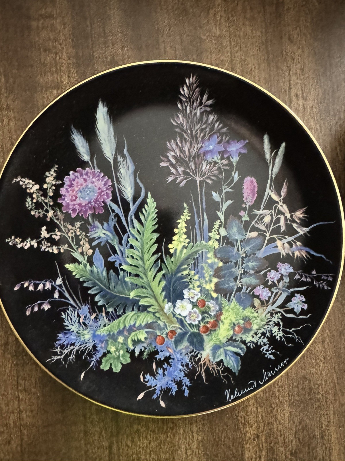 The Hidden Treasures of the Forest collector plates (set of 3)