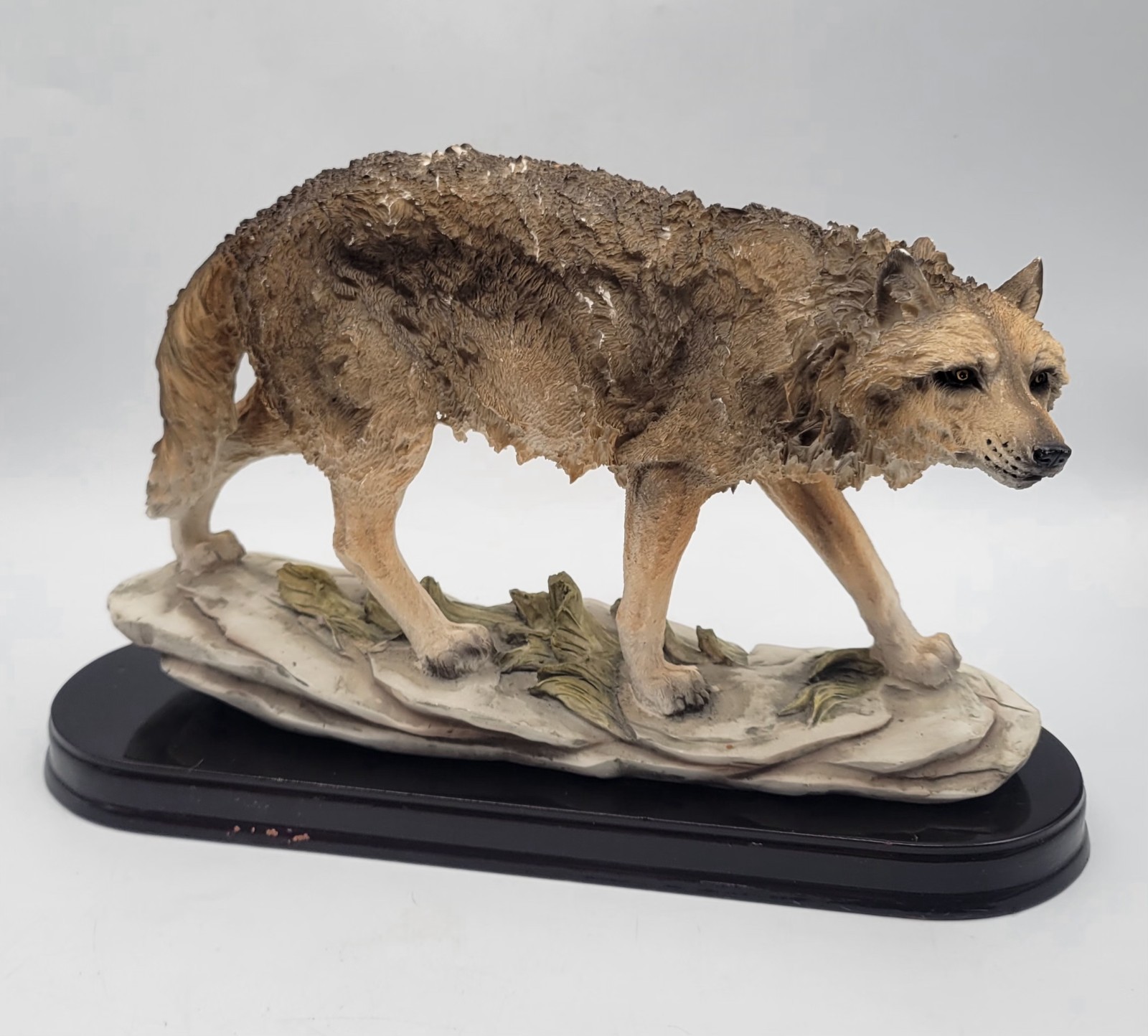 Collectable Resin Walking Wolf Statue Figure With Realistic Eyes