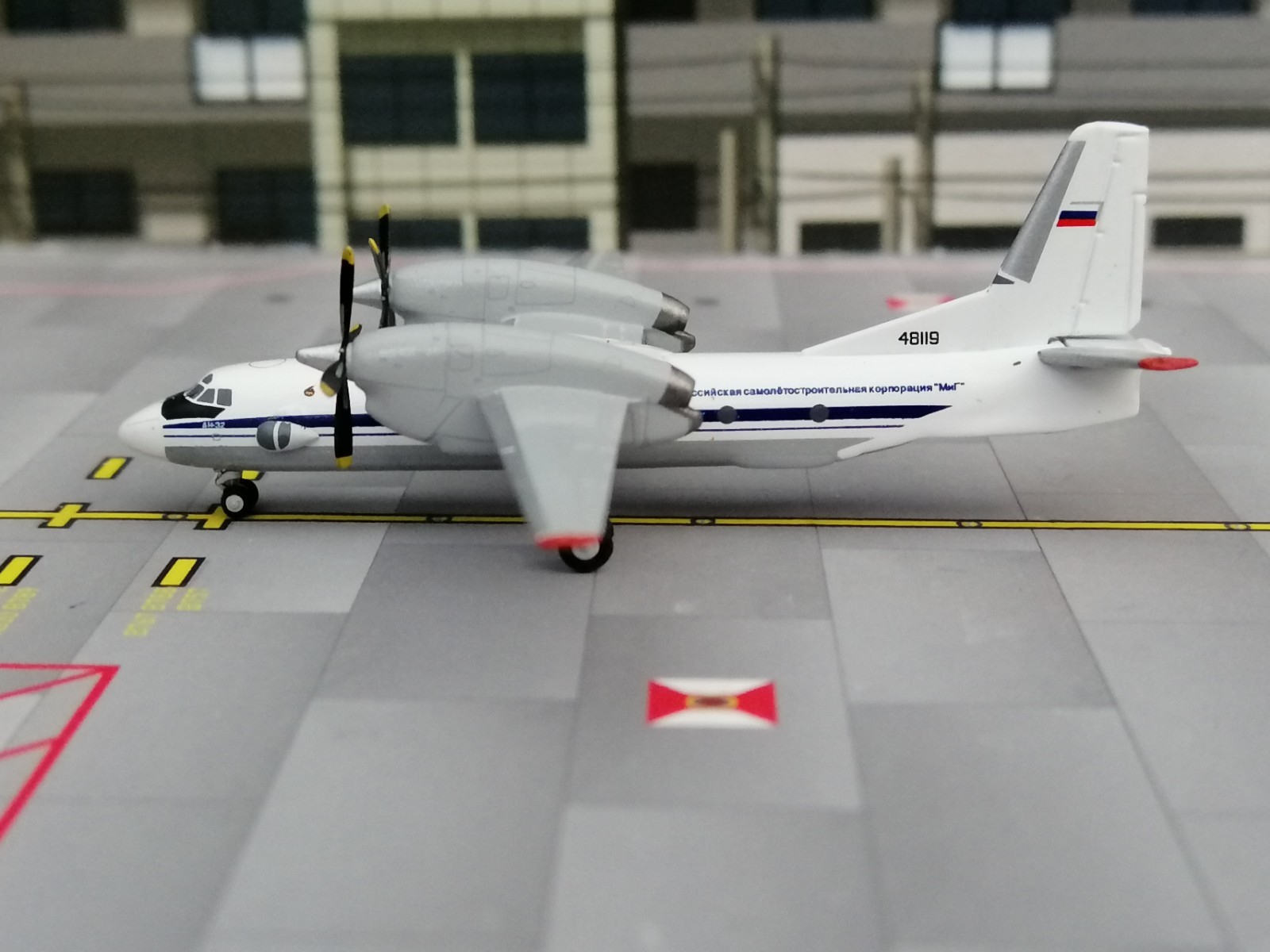 Aeroflot Antonov AN-32 MIG 48119 1/400 by JC Wings. BRAND NEW 