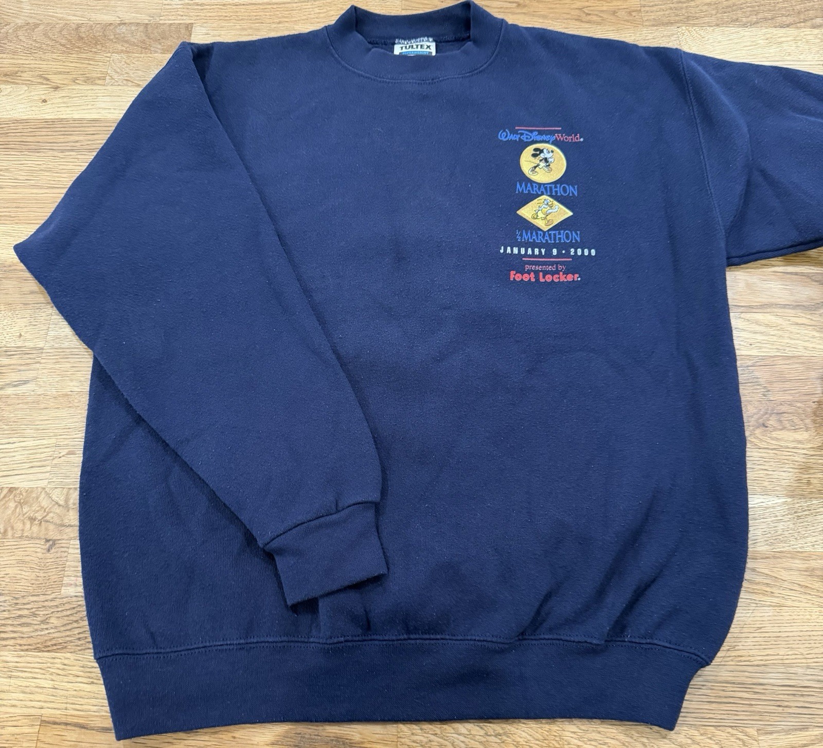 Vintage 2000 Disney World Marathon Crew Neck Mickey Donald McDonalds Foot Locker