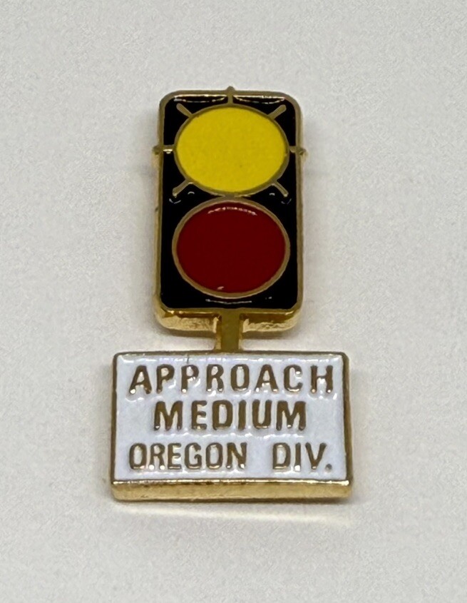 Approach Medium Oregon Div Division Trainz Railroad Simulator Lapel Pin (P48)