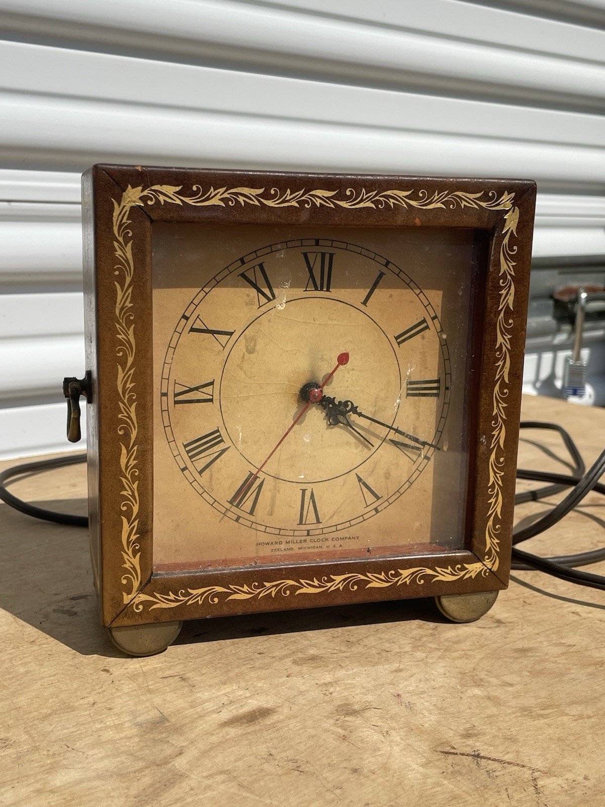 Vintage Howard Miller Mantle Clock Nice Piece Works