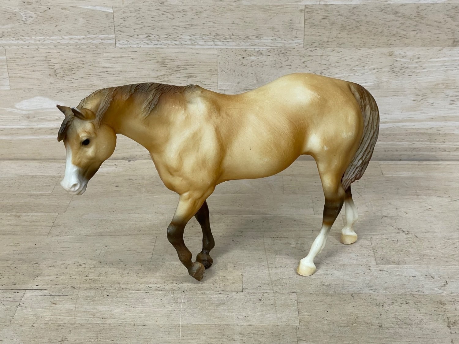 BREYER Indian Pony SUNDANCE Limited Edition Horse Model Toy\'s R Us