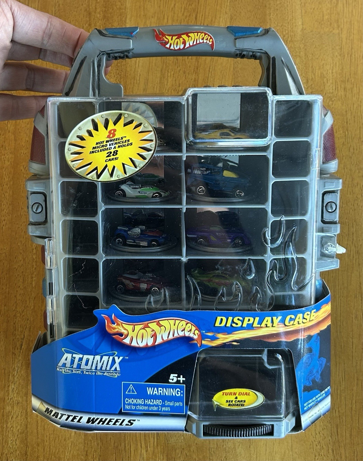2003 Hot Wheels Atomix Display Case with 8 Exclusive Cars Holds 28 Cars