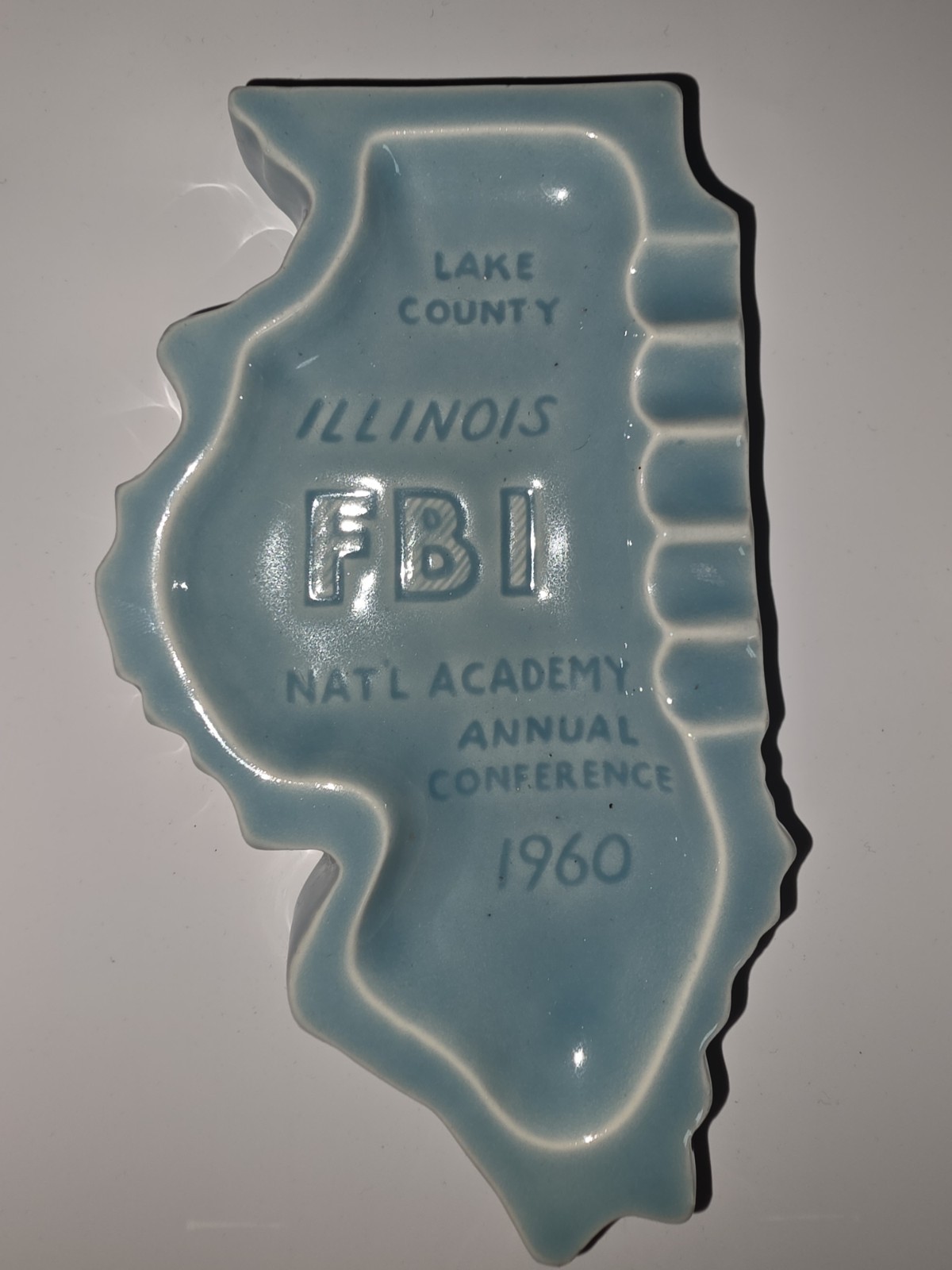 VINTAGE ORIGINAL FBI ASHTRAY MADE FOR THE LAKE COUNTY  ILLINOIS NATIONAL ACADEMY