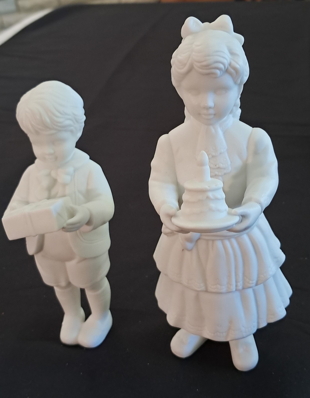 Dept 56 Winter Silhouette A Gift For You 2 Pc Set 78605 Retired Excellent Cond.