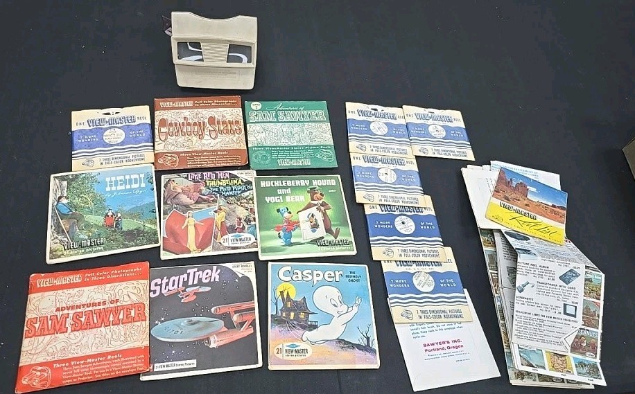 Vtg View Master with Over 30 Reels
