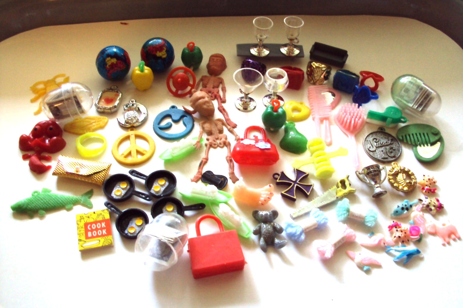Vtg Gumball Charm Cracker Jack BIG LOT Vending machine Prizes toys trinkets