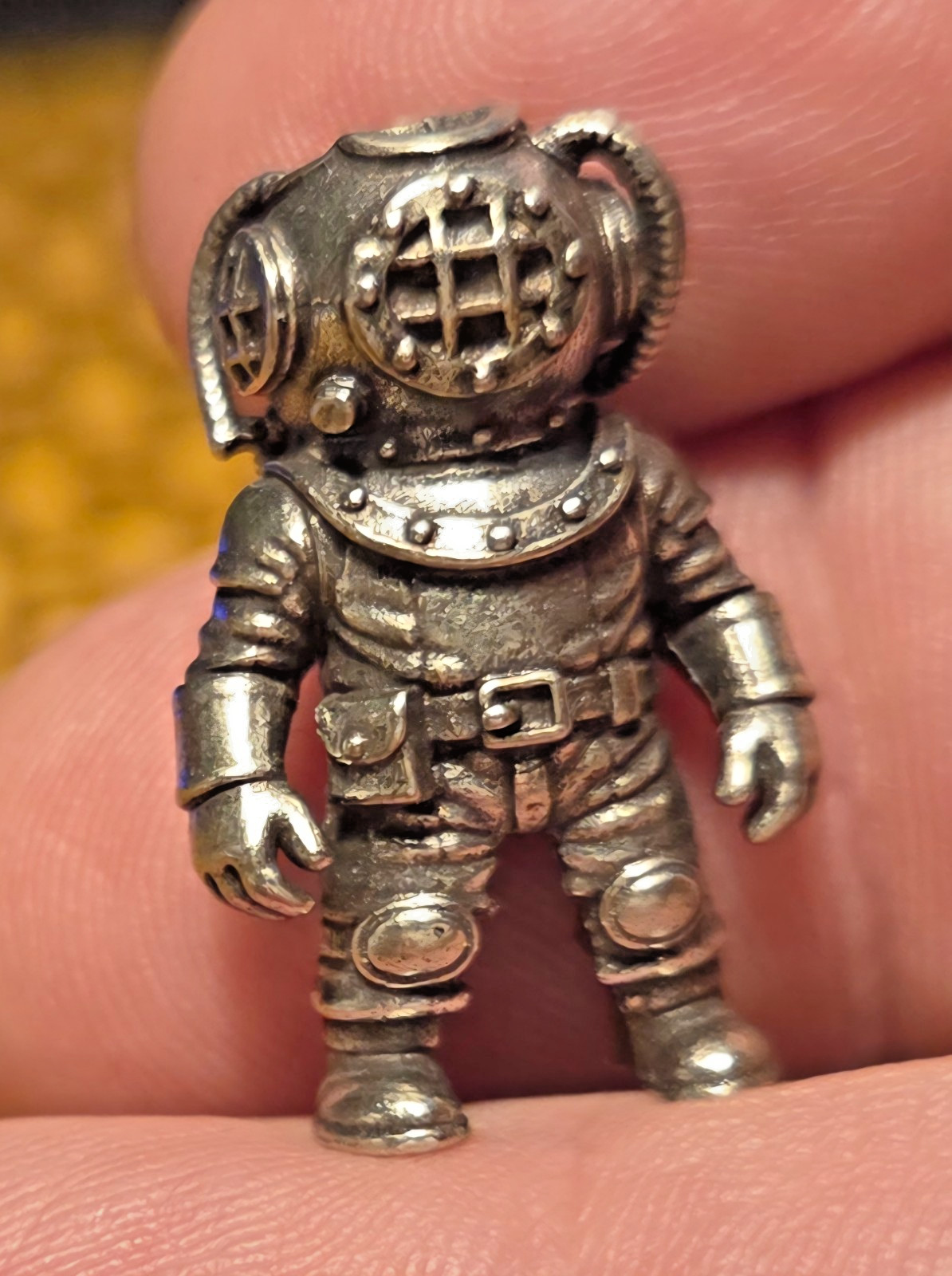 FASHION JEWELRY-CHARMS & BEADS-TEENIE TINY DEEP SEA DIVER BEAD 
