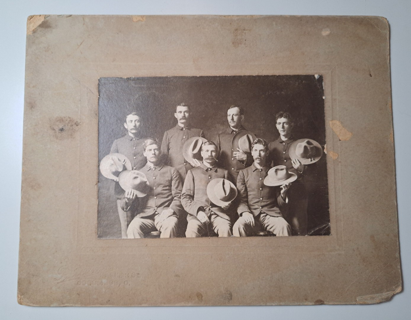 SPANISH AMERICAN WAR photo 7 SOLDIERS with campaign hats cabinet card ca 1900