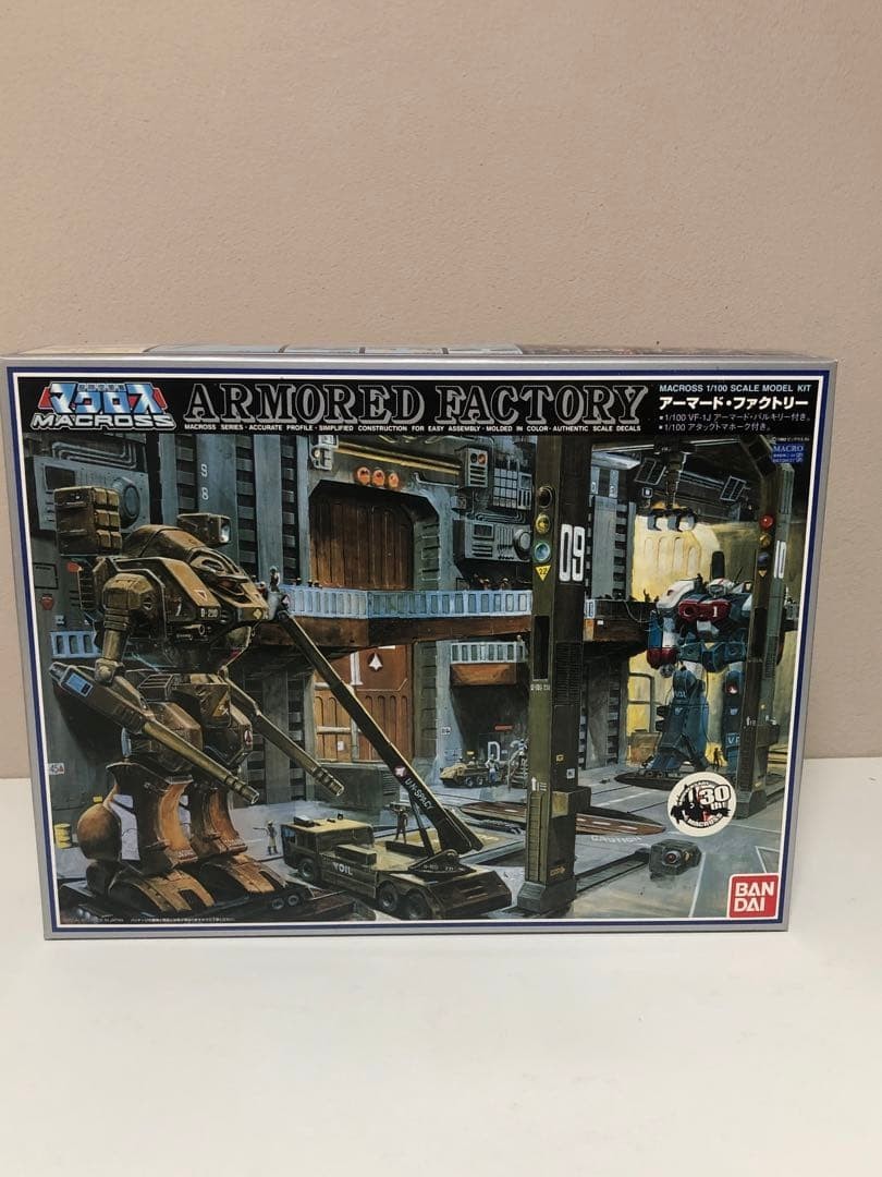 Macross 30th Anniversary 1/100 Armored Factory Diorama Model Kit Bandai Japan
