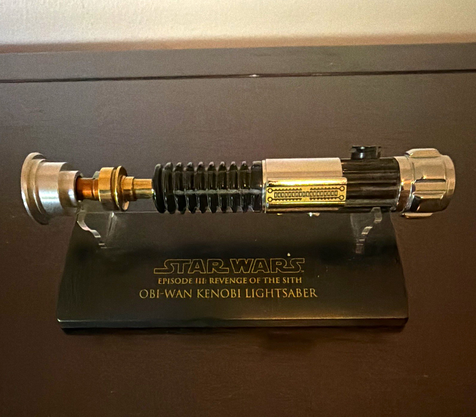 Master Replicas .45-scale / mini Obi-Wan Kenobi Episode III lightsaber