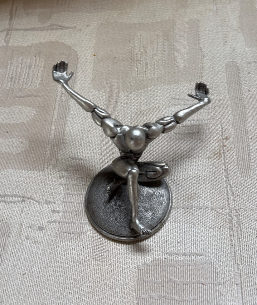 Jac Zagoory Designs Atlas Pewter Pen Holder Desk Sculpture 1999 Made USA