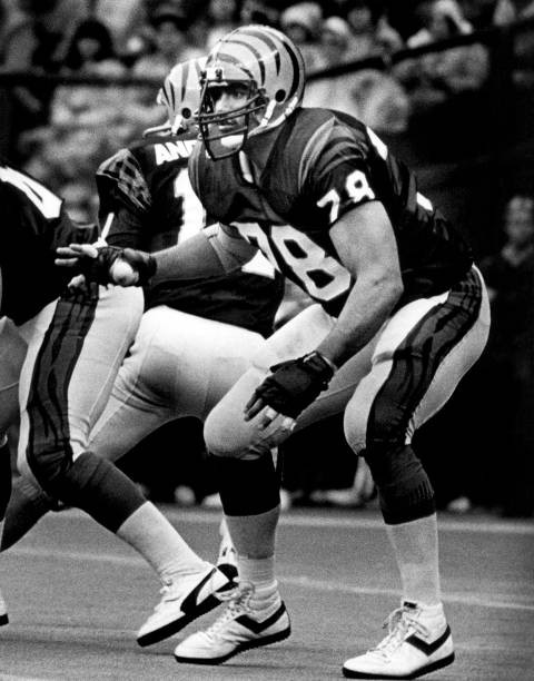 Anthony Munoz Cincinnati Bengals defends at an NFL game 1983 at Ri- Old Photo