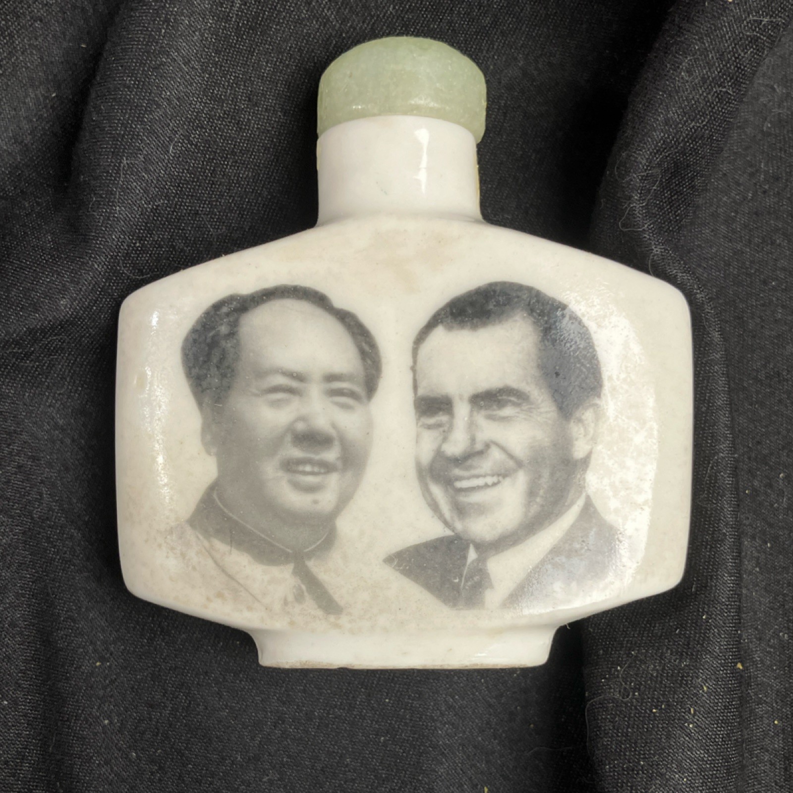 Vintage U.S. & China Flags, president Richard Nixon and Mao Zedong snuff bottle