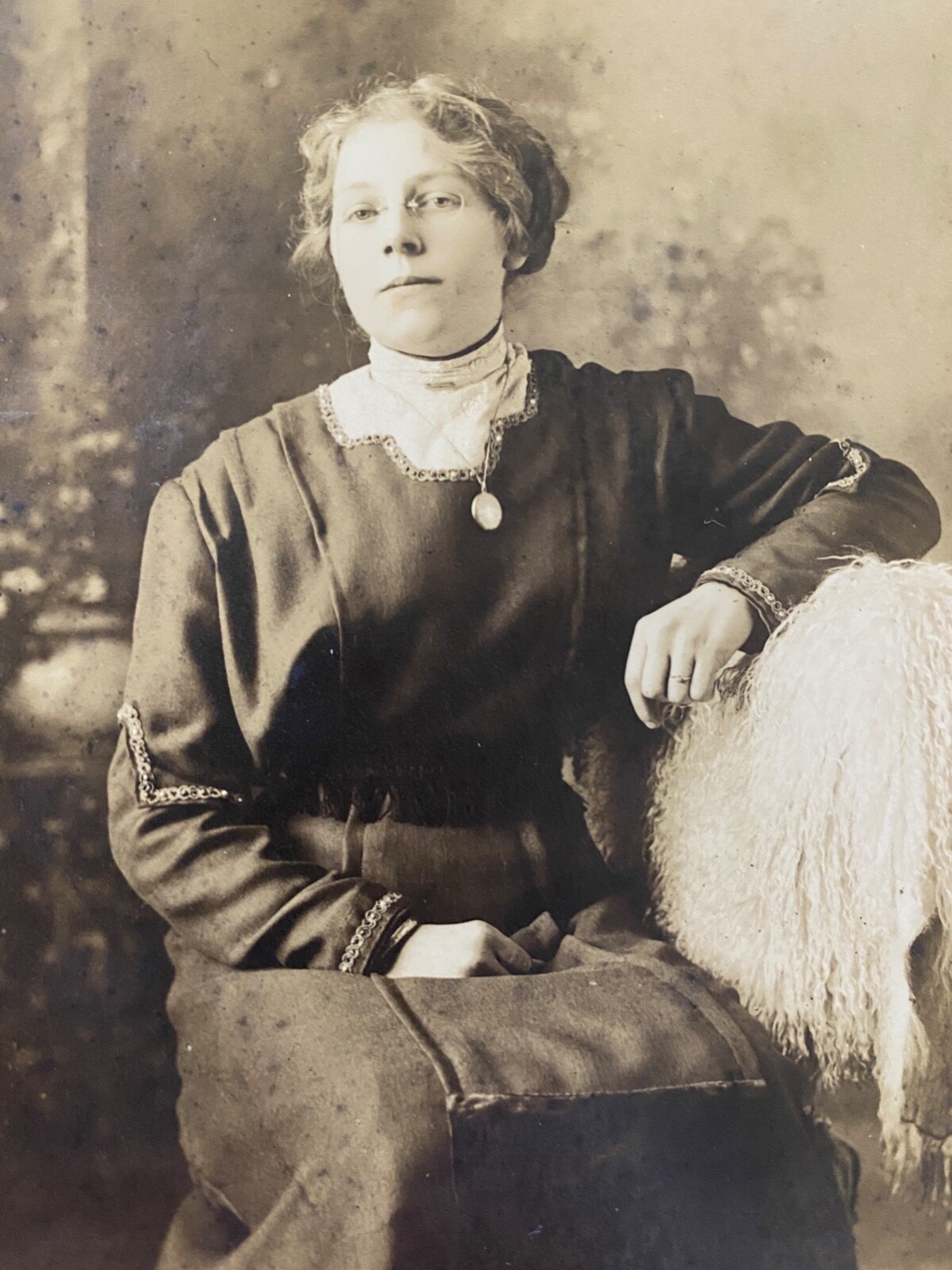 1910s RPPC: SITTING WOMEN antique real photograph postcard VERY CRISP - Artura