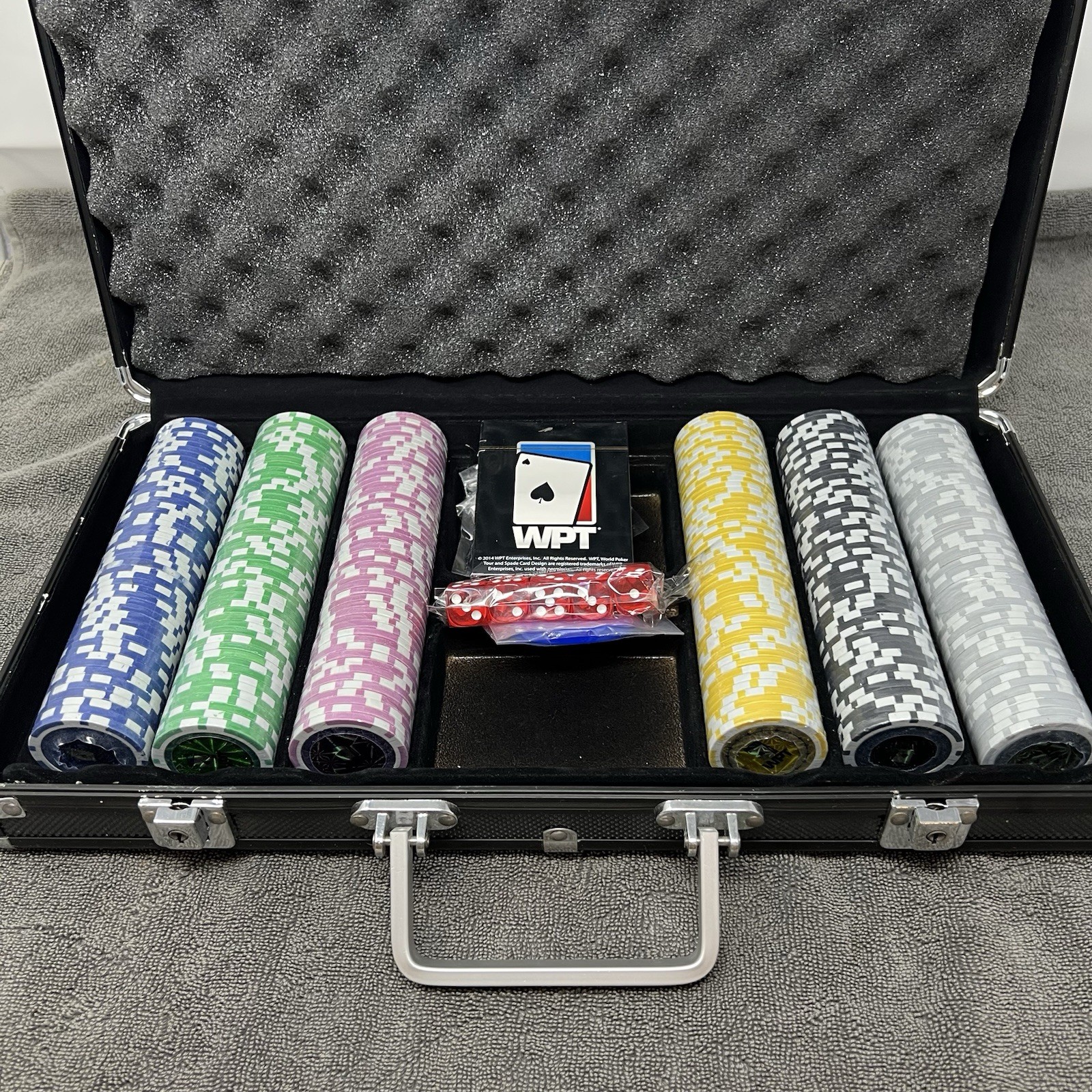 WPT World Poker Tour 300 Ct Poker Chip Set New