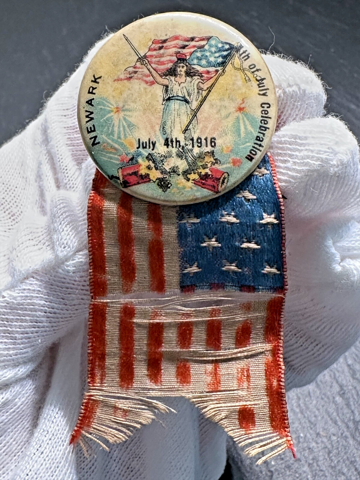 1916 NEWARK NEW JERSEY 4TH OF JULY CELEBRATION CELLULOID PIN & FLAG RIBBON H131