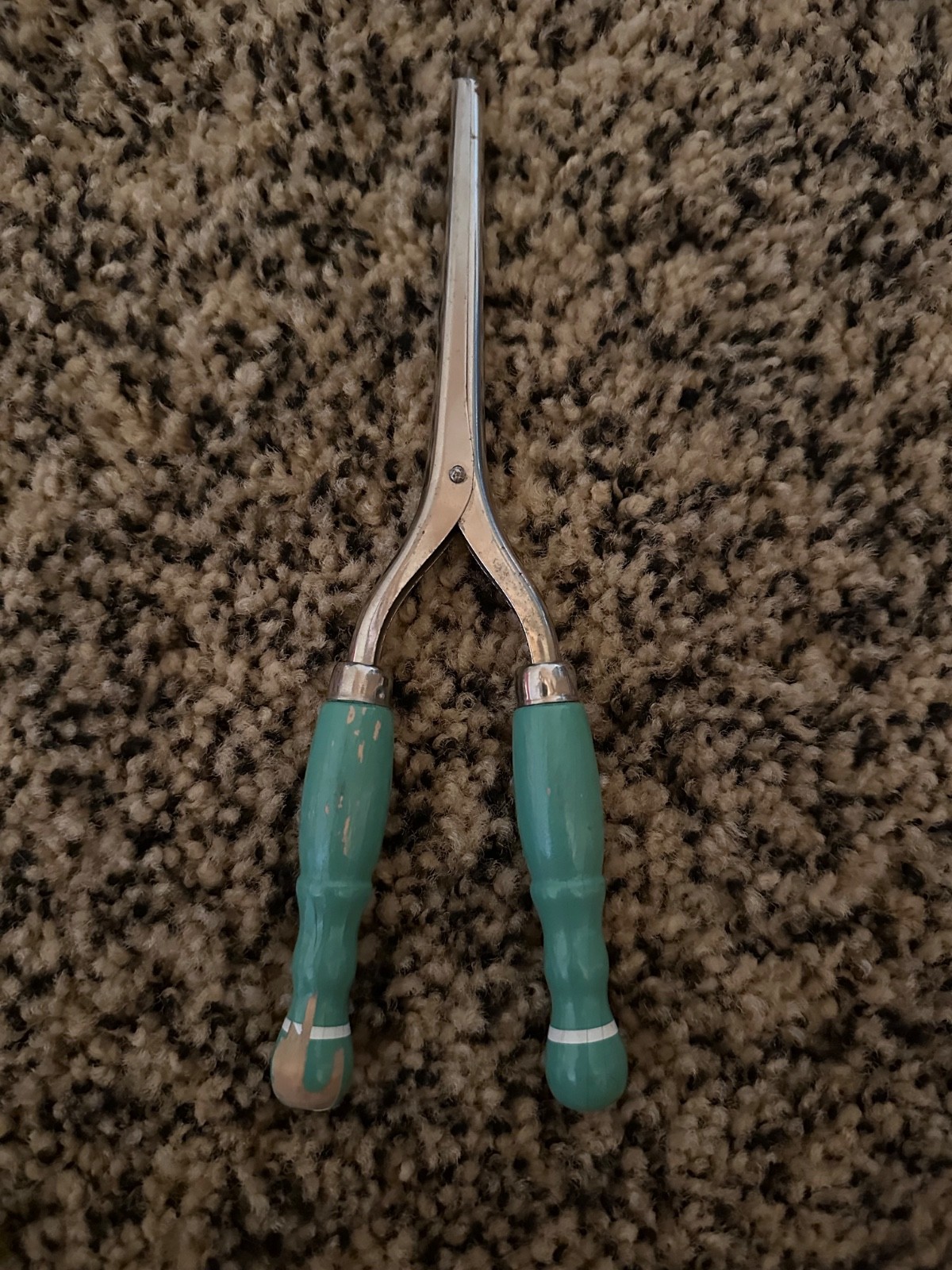 Antique Hair Curler Curling Iron Green Wooden Handle Vintage Beauty Tool