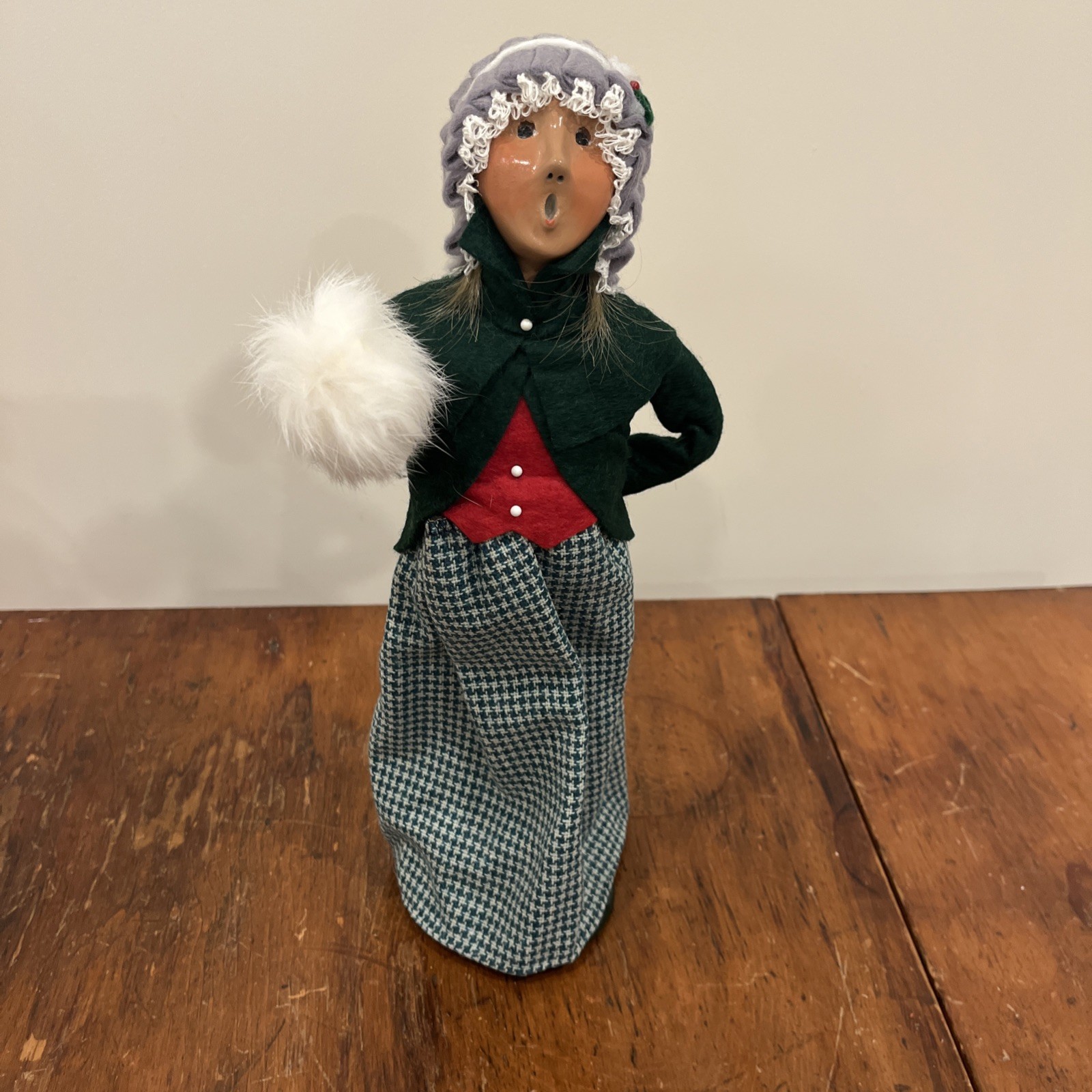 1994 BYERS CHOICE CHRISTMAS CAROLER Woman Long Blond  Green Houndstooth Dress