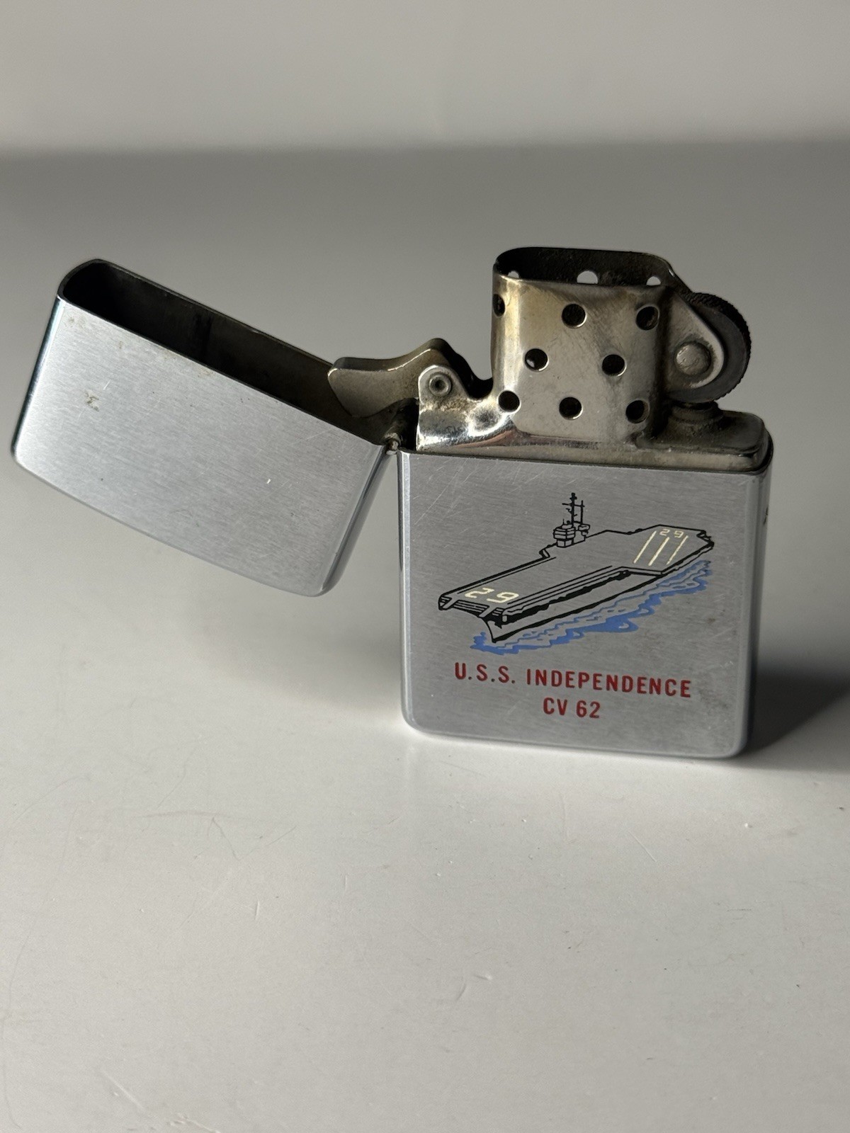 RARE VINTAGE MILITARY SHIP ZIPPO LIGHTER~USS INDEPENDENCE CV62