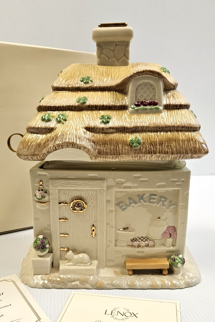 NEW BOXED 2004 Lenox The Irish Blessings Cookie Jar Canister COA Shamrock Bakery