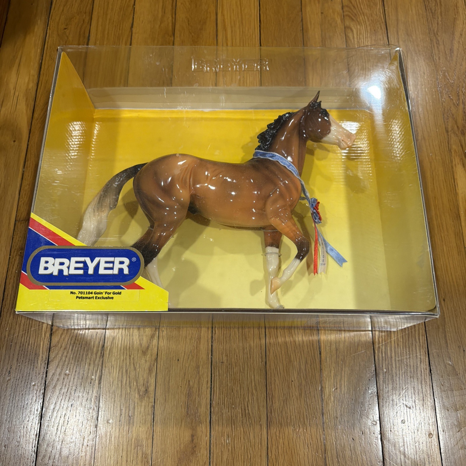 Breyer Goin for Gold 1/1000 SR Pet Smart Special Run 2004 New