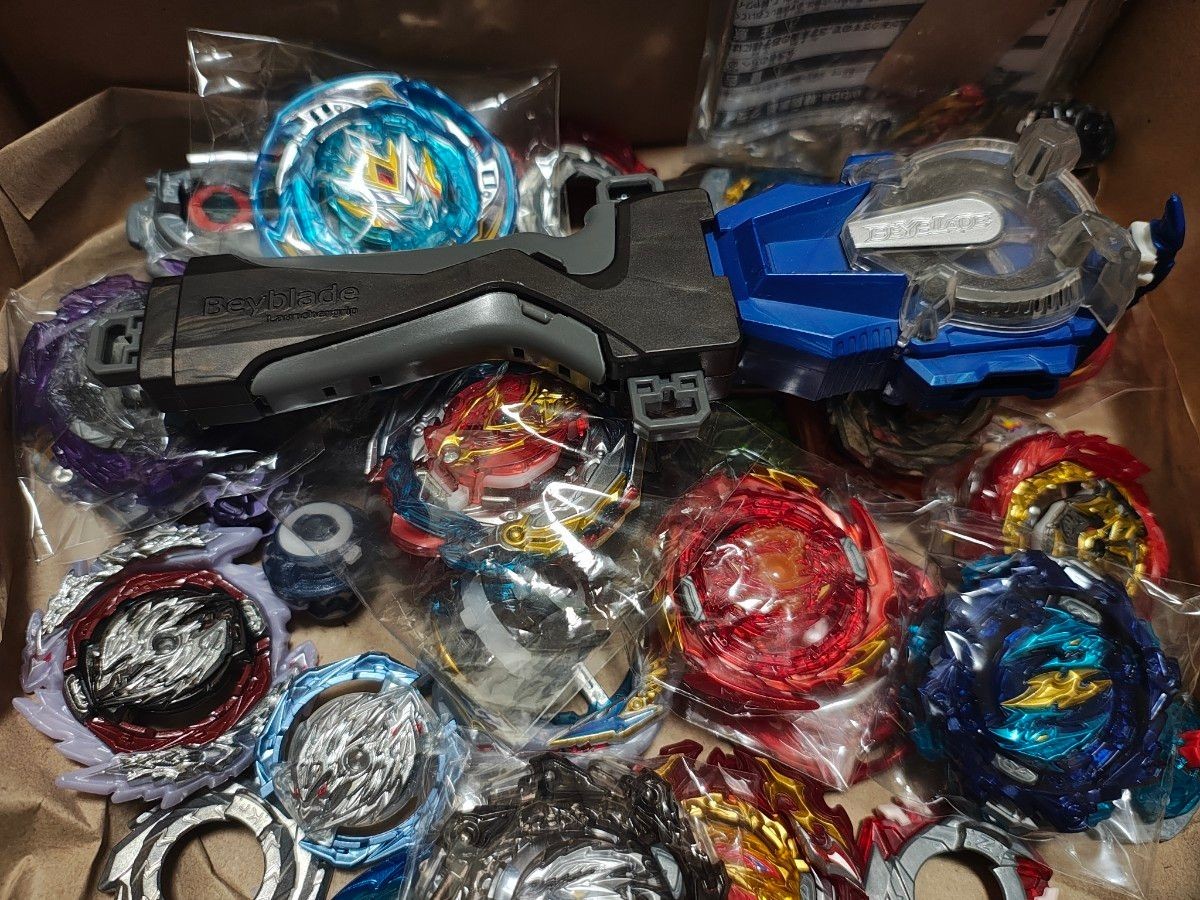 Takara Tomy Beyblade Burst Mixed Top and Parts Lot Collectible 15+