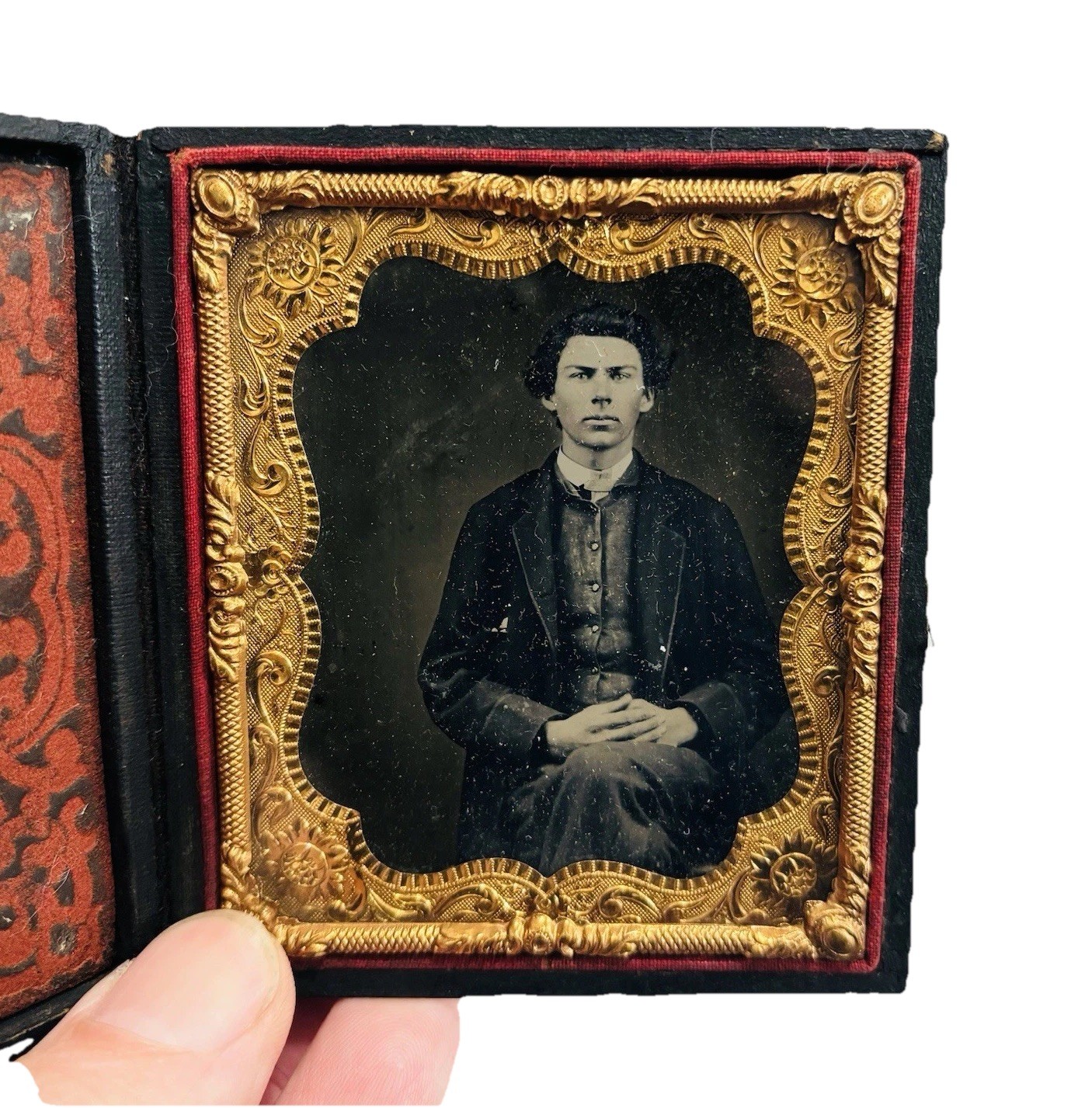 Antique 1/6 Plate Daguerreotype Handsome Man Posing in Case Nice Condition