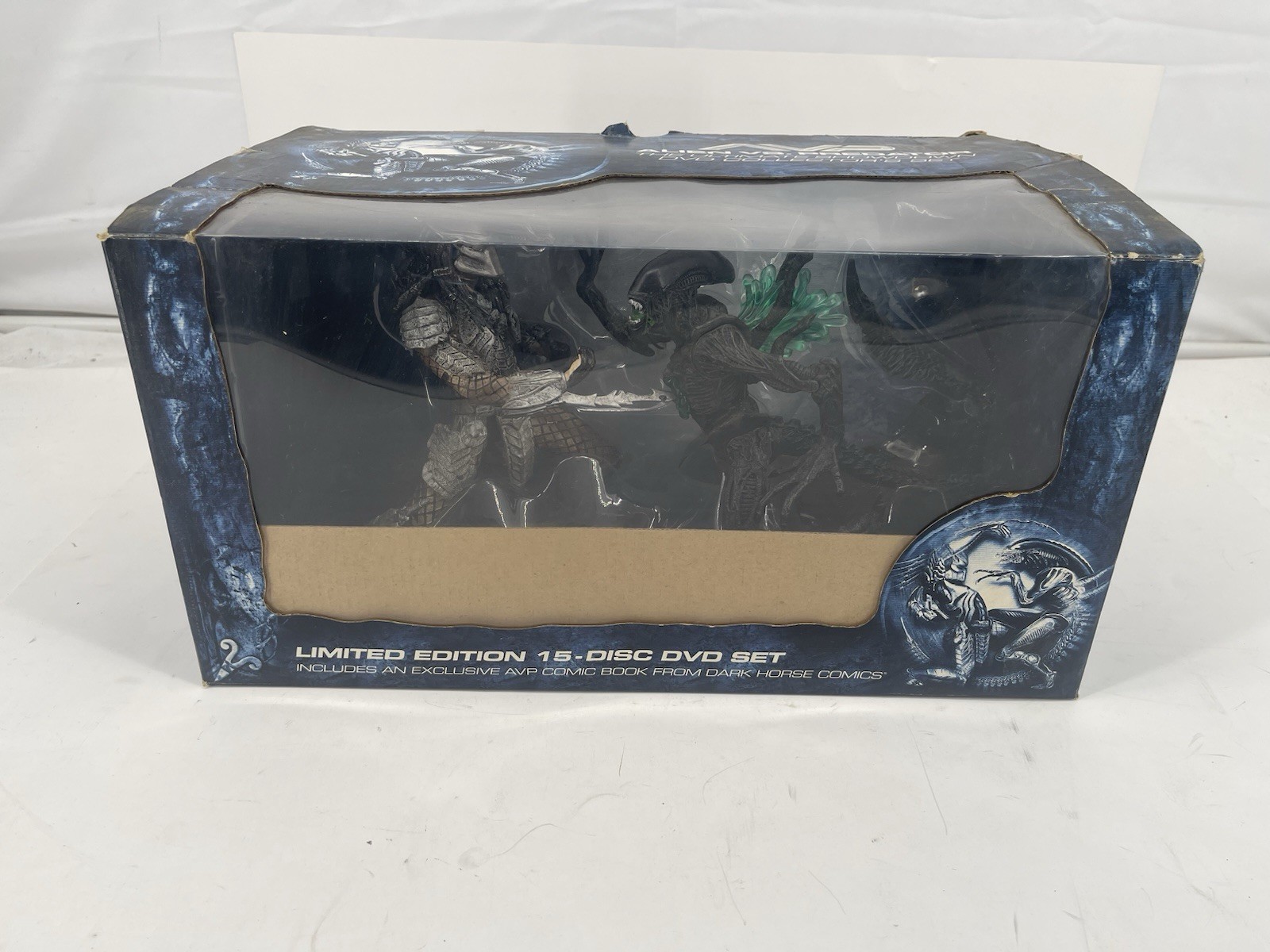 Alien vs Predator Ultimate Showdown Collectors Set AVP Figurines only NO DVD