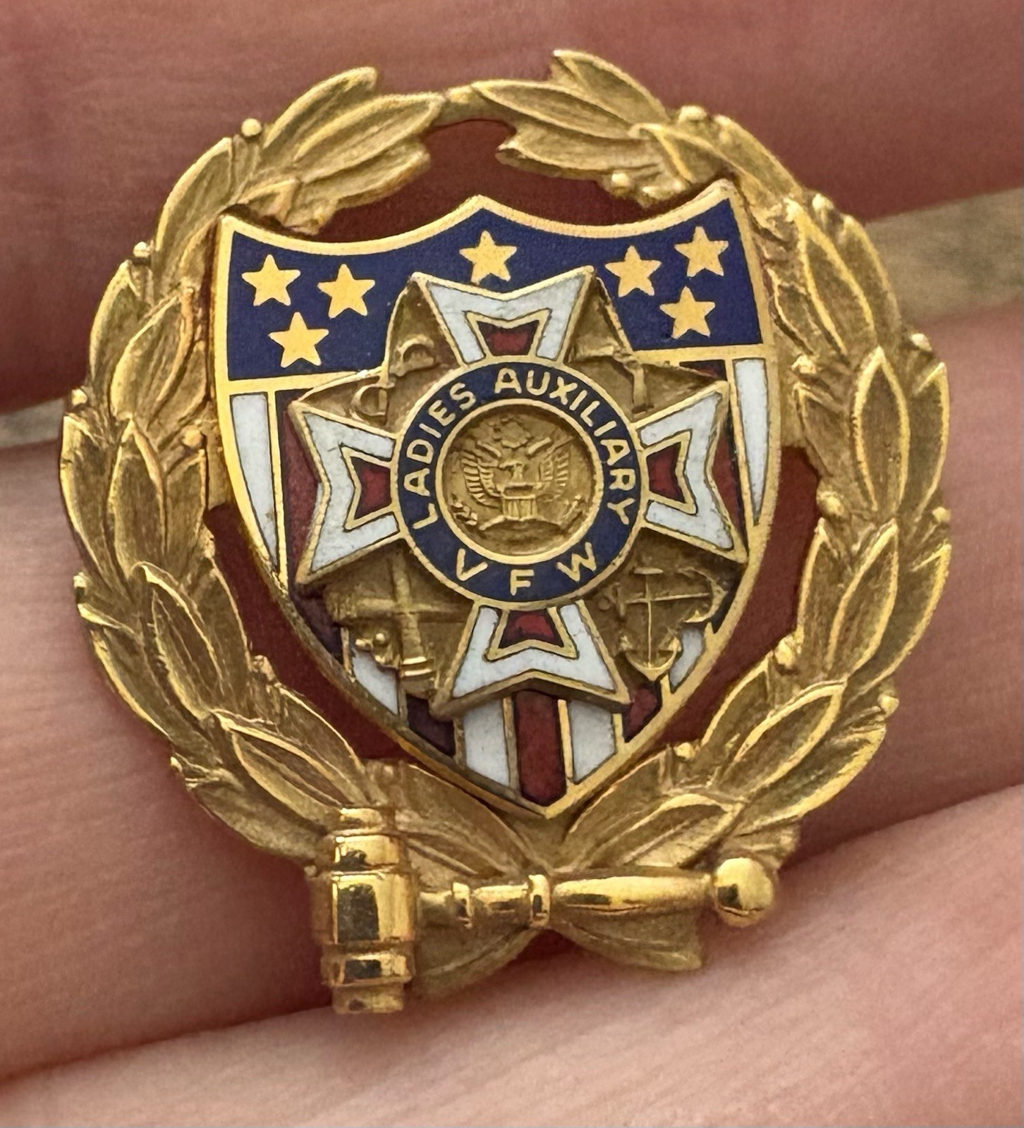 A192 - Vintage 10K Gold Veterans of Foreign Wars Auxiliary Enamel Pin