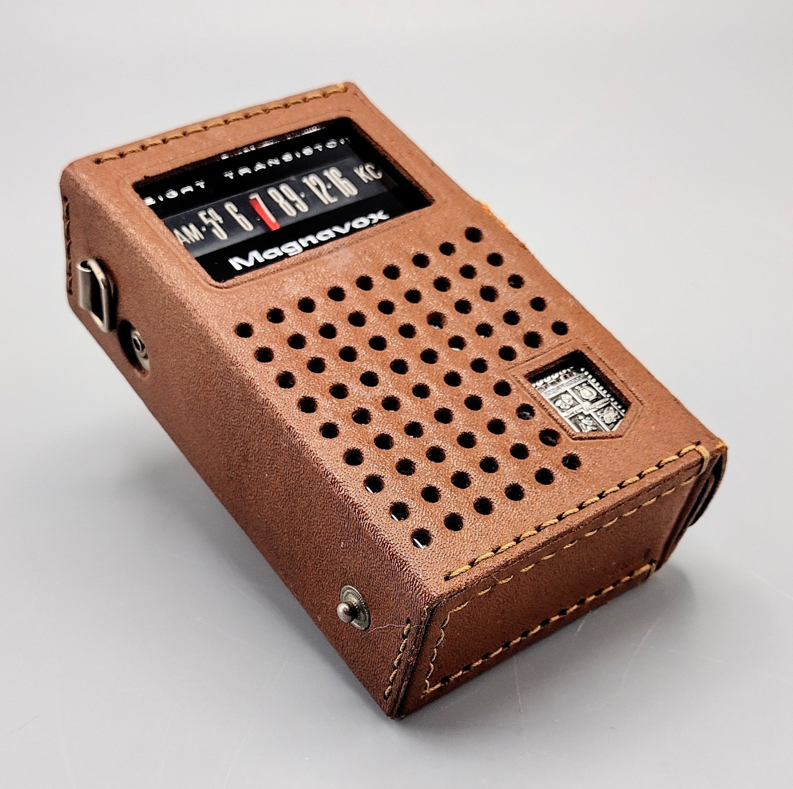 Magnavox Eight Transistor Radio model AM-81, Mid-Century 60s Design, Japan, MINT
